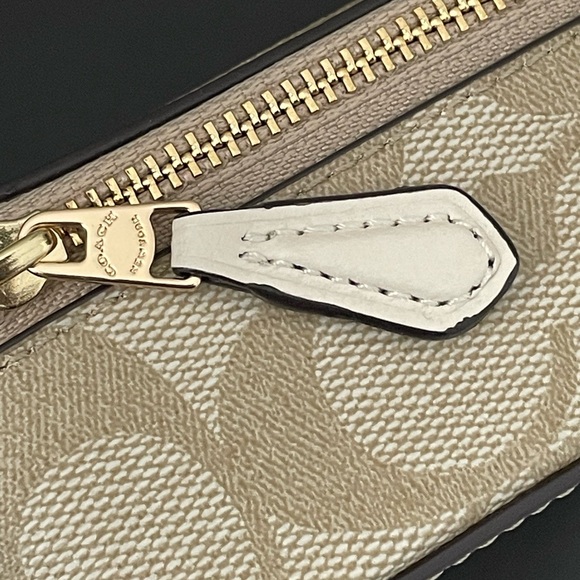 Coach Large Jewelry Box in Signature Canvas Light Khaki/Chalk • Brand 🆕 - Picture 10 of 16